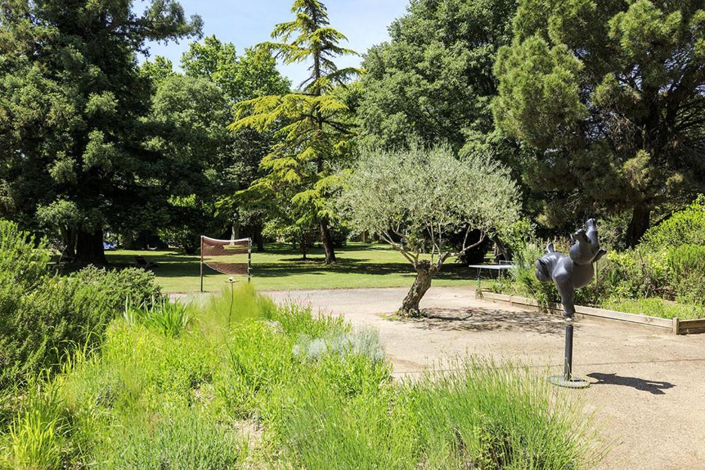Les Gites Du Domaine De Rhodes Aviñón Exterior foto