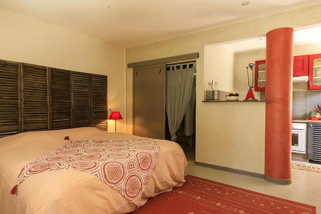 Les Gites Du Domaine De Rhodes Aviñón Habitación foto