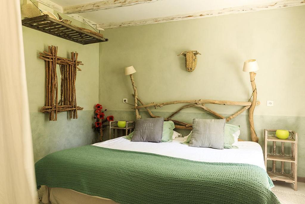 Les Gites Du Domaine De Rhodes Aviñón Habitación foto