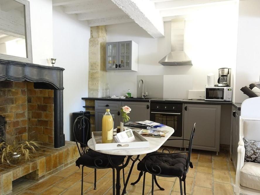 Les Gites Du Domaine De Rhodes Aviñón Habitación foto