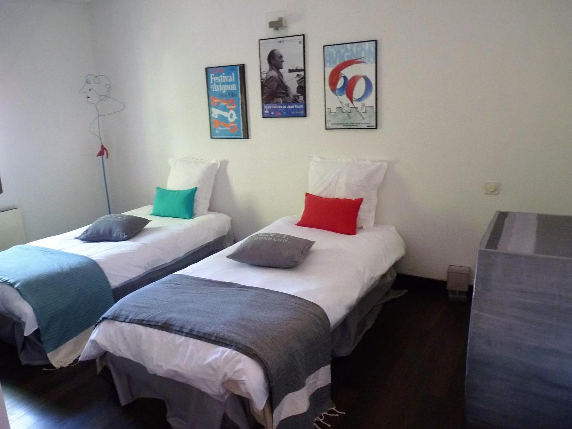 Les Gites Du Domaine De Rhodes Aviñón Habitación foto