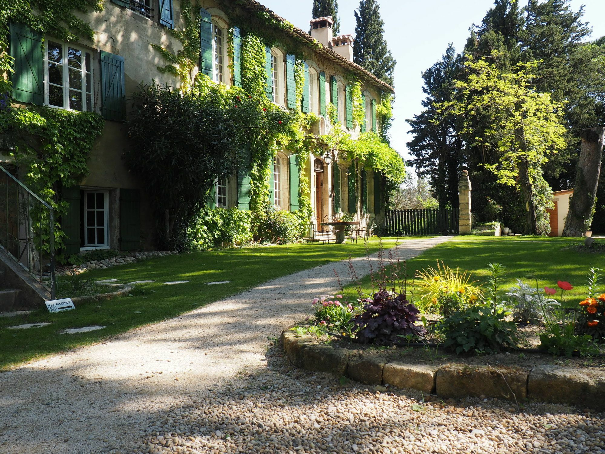 Les Gites Du Domaine De Rhodes Aviñón Exterior foto